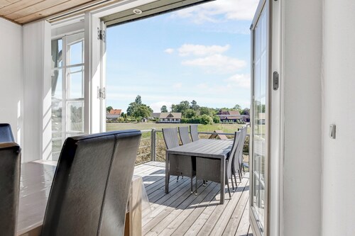 Child-friendly cottage with large indoor pool