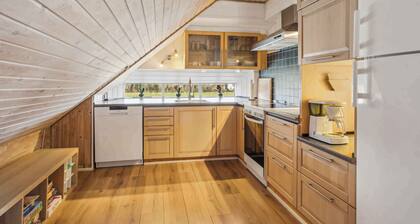 Child-friendly cottage with large indoor pool