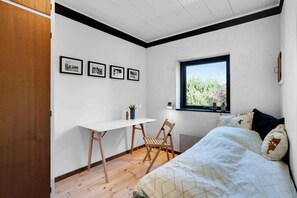 3 bedrooms, iron/ironing board, free WiFi