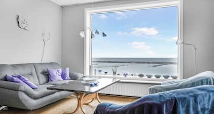 Spacious house with sea views from all rooms