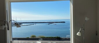 Spacious house with sea views from all rooms