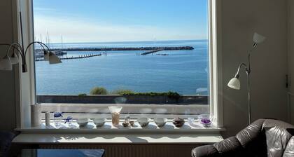 Spacious house with sea views from all rooms