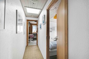 4 bedrooms, iron/ironing board, free WiFi - Spacious house with sea views from all rooms (Rønne)