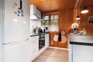 Frigorifero, forno, piano cottura, macchina per tè/caffè