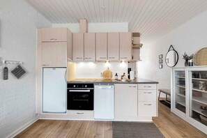 Fridge, oven, dishwasher, coffee/tea maker