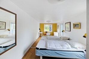 4 Schlafzimmer, Bügeleisen/Bügelbrett
