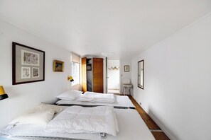 4 間睡房、熨斗/熨衫板