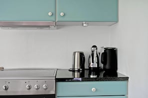 Fridge, microwave, oven, stovetop - Charming cottage near the beach (Nexø)