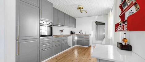 Kühlschrank, Ofen, Herdplatte, Geschirrspüler