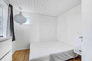 3 bedrooms, iron/ironing board, free WiFi