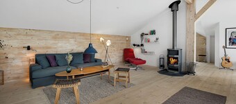 Scenic summer house near quiet lapping waves