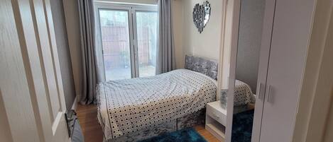 1 bedroom, iron/ironing board, WiFi, bed sheets