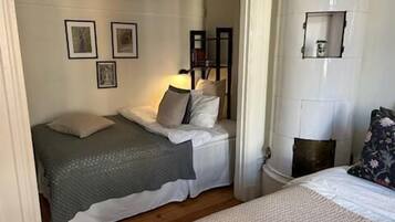 1 habitación, tabla de planchar con plancha, wifi y ropa de cama