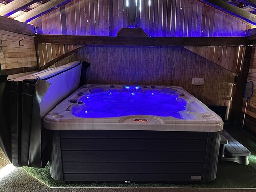 Le Fayé apartment with private Jacuzzi