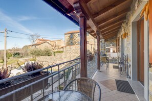 Outdoor dining - Tourist Farm Tonin - Apartment 2, Šmarje, Slovenia (Šmarje)