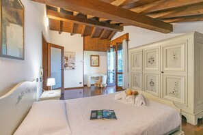 4 camere, ferro/asse da stiro, Wi-Fi gratuito, lenzuola