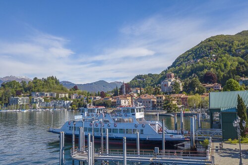 Cedar House Villa Few Minutes From Lake, Angera, Italy