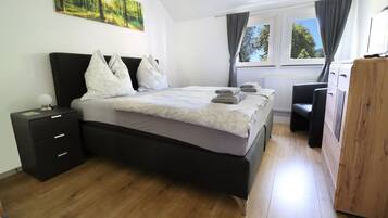 3 bedrooms, free WiFi, bed sheets