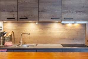 Refrigerador, microondas, parrilla de estufa y lavavajillas 