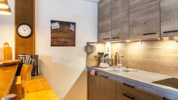 Refrigerador, microondas, parrilla de estufa y lavavajillas