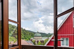 المنشأة من الداخل