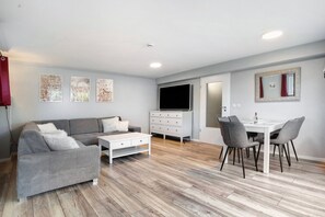 Télévision, table de tennis de table