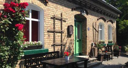 Holiday Apartment 'KapitÀnsferienhaus Romantik' with Shared Terrace & Wi-Fi