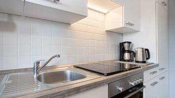 Geladeira, fogão, cooktop, lava-louças