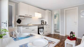 Geladeira, fogão, cooktop, lava-louças