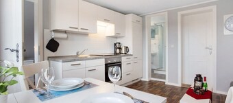 Holiday Apartment 'Kapitänsferienhaus Hiddenseeblick' with Shared Terrace & Wi-Fi