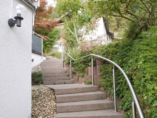 Property grounds - Holiday Apartment "Am Eiberg" with Mountain View, Private Terrace & Wi-Fi (Bad Wildbad)