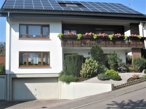 Ferienwohnung 'Schelb' mit Bergblick, Balkon und WLAN