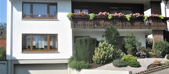 Appartement "Schelb" avec vue sur les montagnes, balcon et Wi-Fi