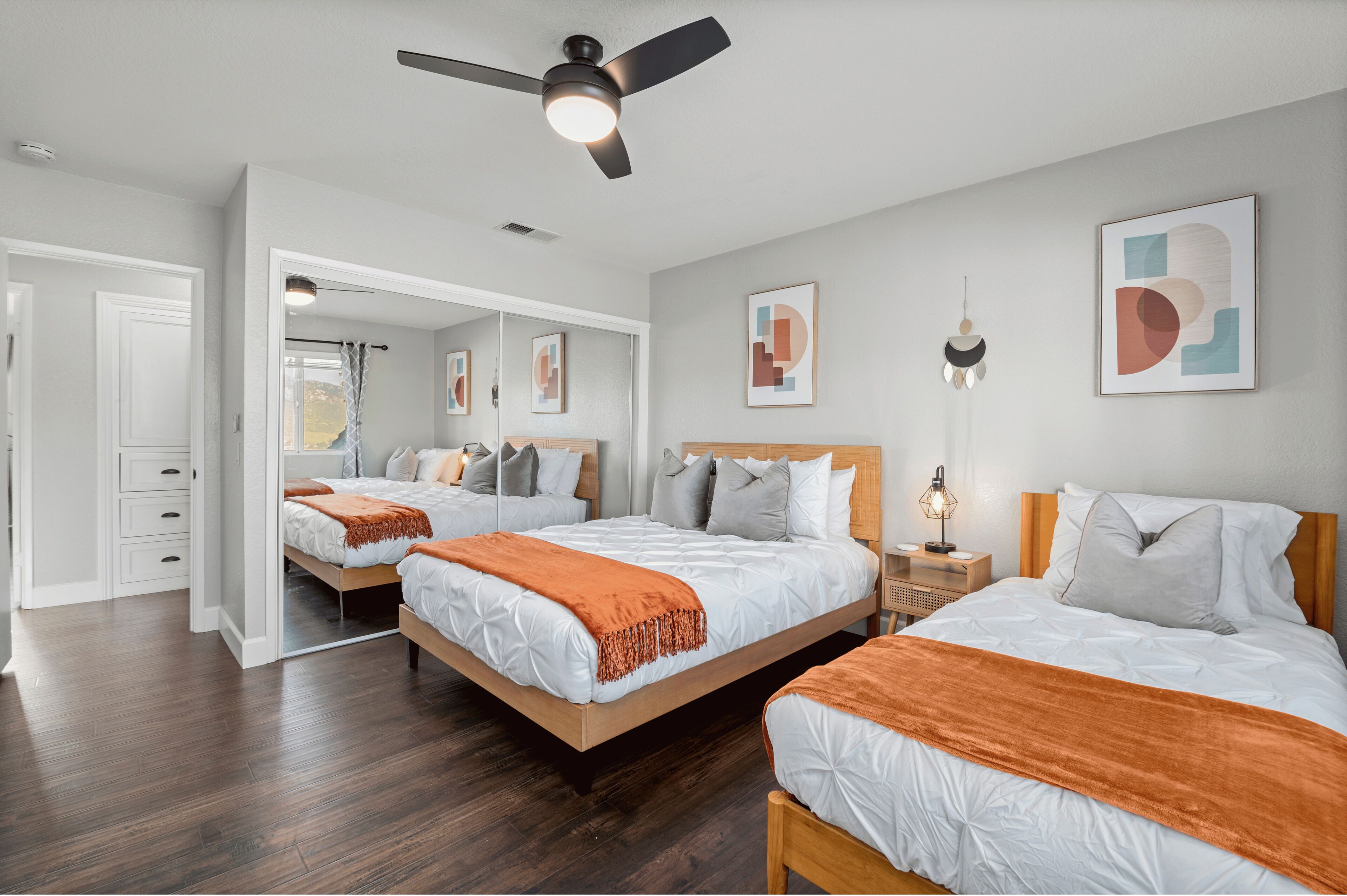 5 bedrooms, desk, iron/ironing board, travel crib