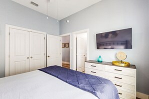 3 bedrooms, iron/ironing board, Internet, bed sheets