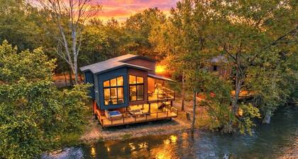 Serenity Shores, Riverfront Cabin in Broken Bow