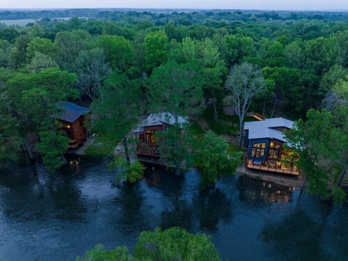 Serenity Shores Modern Cabin on a River in Broken Bow