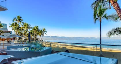 Tropical & modern condo with scenic balcony, hot tub, pool - amazing views