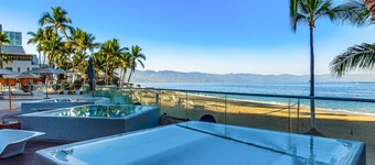 Tropical & modern condo with scenic balcony, hot tub, pool - amazing views