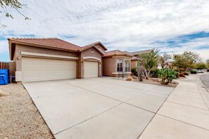 Exterior - Inviting, dog-friendly home with pool, enclosed yard, firepit & fast WiFi (Phoenix)