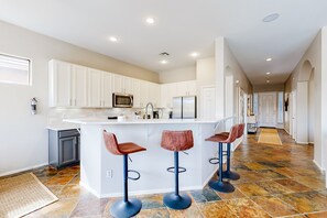 Fridge, microwave, oven, stovetop - Inviting, dog-friendly home with pool, enclosed yard, firepit & fast WiFi (Phoenix)