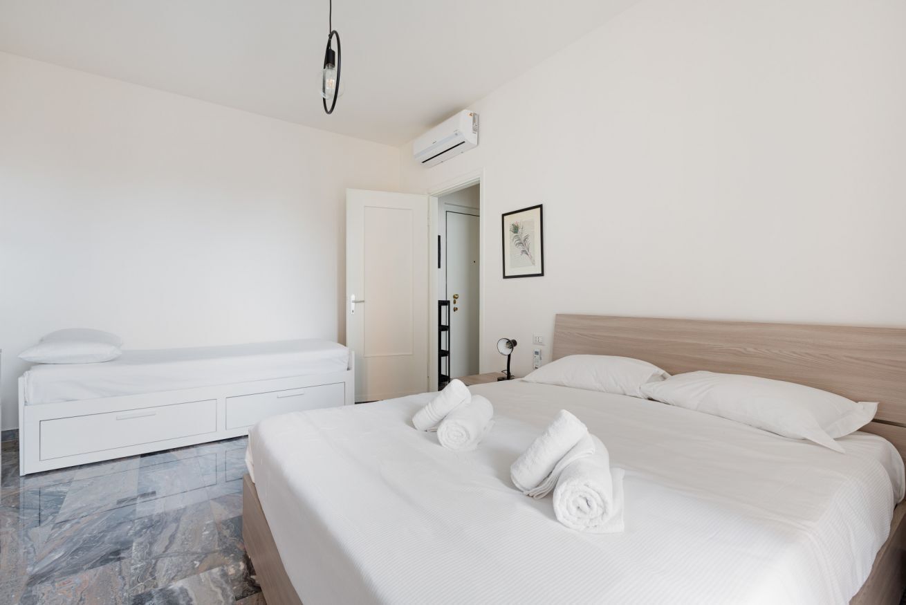 1 bedroom, iron/ironing board, internet, bed sheets