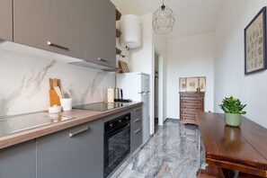 Microonde, forno, piano cottura, lavastoviglie