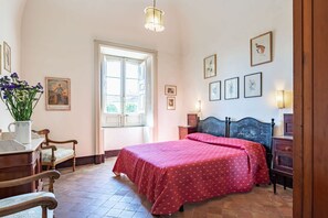 5 chambres, fer et planche à repasser, accès Internet, draps fournis