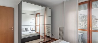 Apartment located on the second floor of a building with a lift.In 80 square meters it comfortably accommodates 4 people with a double bedroom and a sofa bed in the living room.We are located in a residential area, Palestro, 6 km away from the Padova Ove