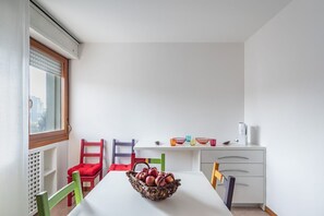 Dining - GuestHost - Apartment located on the second floor of a building with a lift.In 80 square meters it comfortably accommodates 4 people with a double bedroom and a sofa bed in the living room.We are located in a residential area, Palestro, 6 km away from th (Padova)