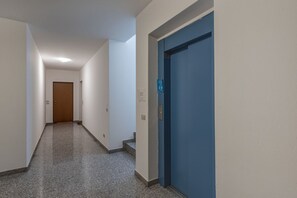 Interior - GuestHost - Apartment located on the second floor of a building with a lift.In 80 square meters it comfortably accommodates 4 people with a double bedroom and a sofa bed in the living room.We are located in a residential area, Palestro, 6 km away from th (Padova)