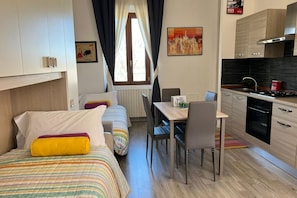 Iron/ironing board, WiFi, bed sheets - Bnbook Studio Corte Borromeo 2 (RHO)