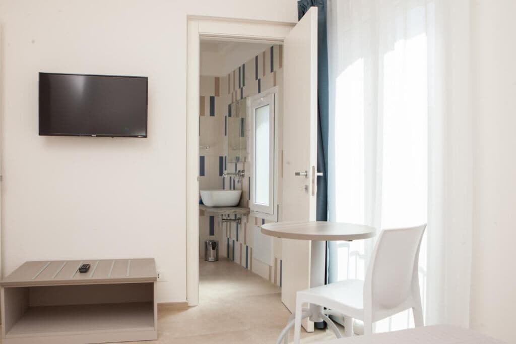 Đồ dùng nhà tắm miễn phí, máy sấy tóc, chậu vệ sinh/vòi rửa 