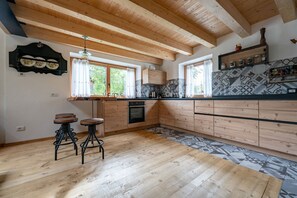 Fridge, oven, dishwasher